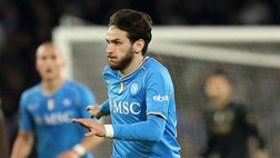 Napoli, insufficienza per Osimhen ma Kvara è il peggiore. Gazzetta: “Salvatelo”