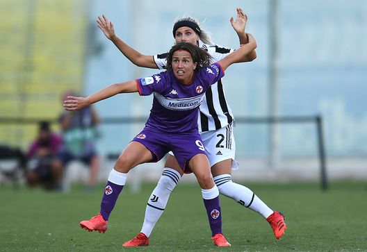 FLORENCE, ITALY - SEPTEMBER 05: Daniela Sabatino of ACF Fiorentina women competes for the ball with Tuija Annika Hyyrynen of Juventus women during the Women's Serie A match between ACF Fiorentina and Juventus at Artemio Franchi on September 05, 2021 in Florence, Italy. (Photo by Alessandro Sabattini/Getty Images)