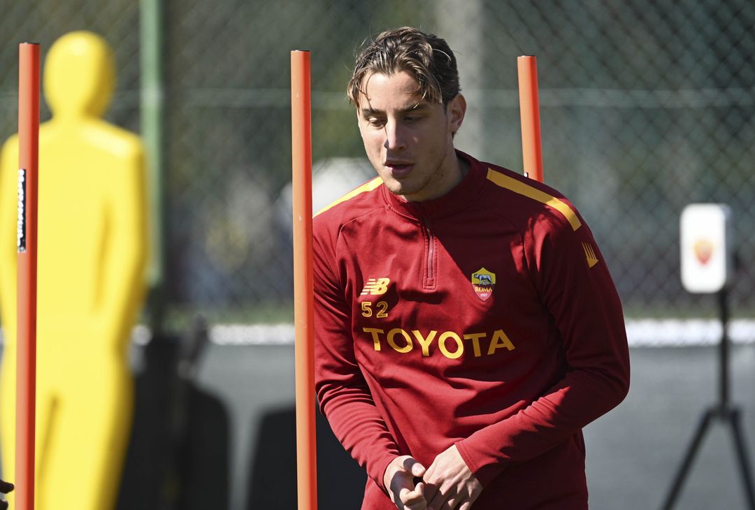 La Roma corre in vista del Torino sotto gli occhi di Pinto e Mourinho – FOTO GALLERY - immagine 9