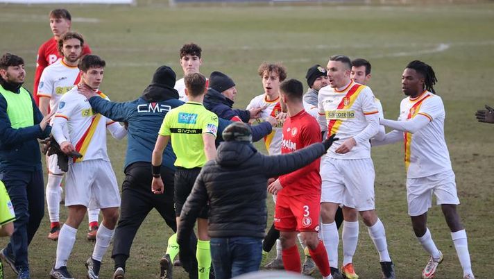 Bassano, la pallonata di Zuin contro l’arbitro costa cinque turni di stop - immagine 1