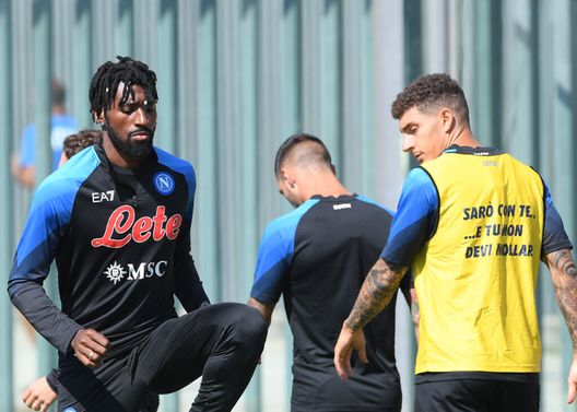 Foto SSCN Allenamento mattutino Napoli, personalizzato in campo per Juan Jesus e Petagna- immagine 2