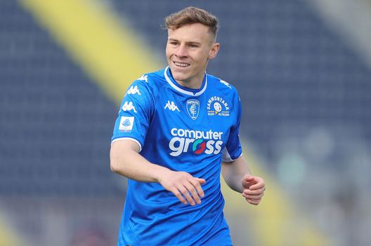 EMPOLI, ITALY - APRIL 09: Szymon Piotr Zurkowski of Empoli FC looks on during the Serie A match between Empoli FC v Spezia Calcio on April 9, 2022 in Empoli, Italy. (Photo by Gabriele Maltinti/Getty Images) Ceccarini: “Empoli in pressing per Zurkowski. E Dragowski in Serie A…”- immagine 2