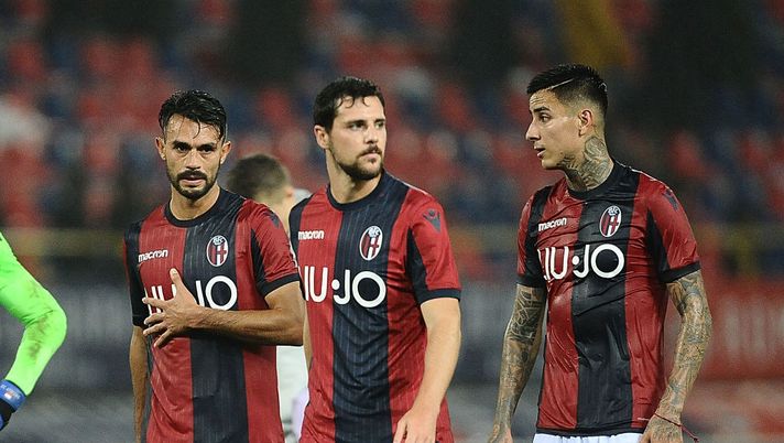BOLOGNA, ITALY - NOVEMBER 04: Players of Bologna FC react at the end of the Serie A match between Bologna FC and Atalanta BC at Stadio Renato Dall'Ara on November 4, 2018 in Bologna, Italy. (Photo by Mario Carlini / Iguana Press/Getty Images) BOLOGNA, ITALY - NOVEMBER 04: Players of Bologna FC react at the end of the Serie A match between Bologna FC and Atalanta BC at Stadio Renato Dall'Ara on November 4, 2018 in Bologna, Italy. (Photo by Mario Carlini / Iguana Press/Getty Images)