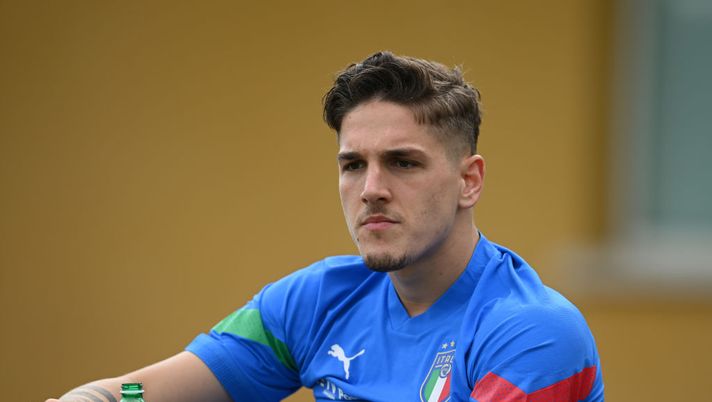 FLORENCE, ITALY - MAY 29: Nicolo Zaniolo of Italy looks on during an Italy training session at Centro Tecnico Federale di Coverciano on May 29, 2022 in Florence, Italy. (Photo by Claudio Villa/Getty Images) CorSport: “Mourinho ha bloccato la cessione di Zaniolo, c’era un accordo da 50 milioni” - immagine 1