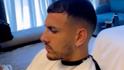 VIDEO / Paredes dal barbiere: ecco il suo nuovo look!