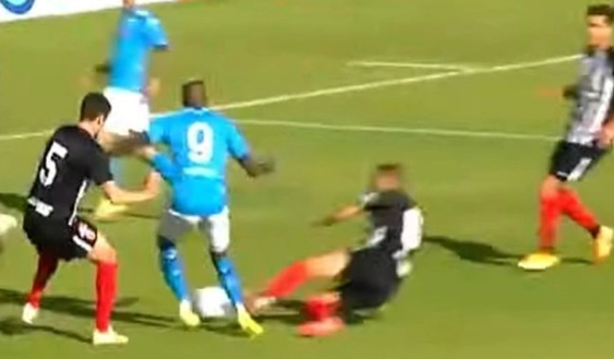 Il fallo su Victor Osimhen di Eramo Il fallo su Victor Osimhen di Eramo