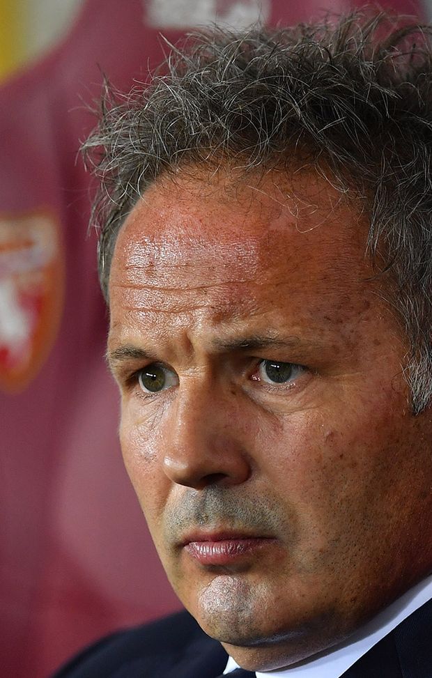  TURIN, ITALY - OCTOBER 29: Torino FC head coach Sinisa Mihajlovic looks on during the Serie A match between Torino FC and Cagliari Calcio at Stadio Olimpico di Torino on October 29, 2017 in Turin, Italy. (Photo by Valerio Pennicino/Getty Images) 