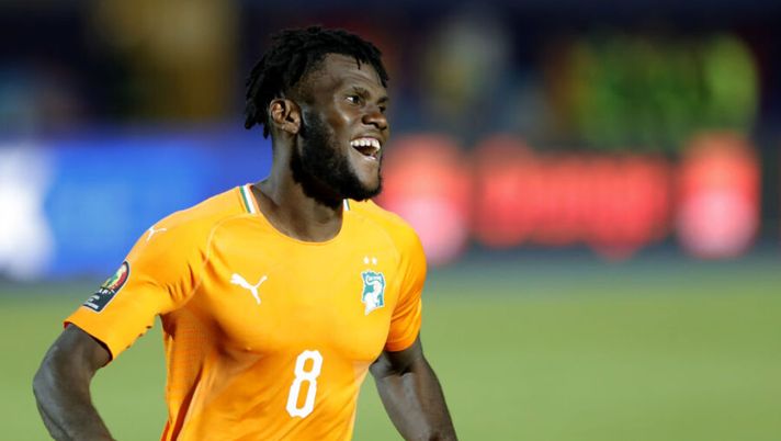 Ivory Coast's midfielder Franck Kessie celebrates after scoring during the penalty shootout of the 2019 Africa Cup of Nations (CAN) quarter final football match between Ivory Coast and Algeria at the Suez stadium in Suez on July 11, 2019. (Photo by FADEL SENNA / AFP) (Photo credit should read FADEL SENNA/AFP via Getty Images) Milan, la Gazzetta: “Il rinnovo per Kessié potrebbe essere di 2 anni, non lungo” - immagine 1