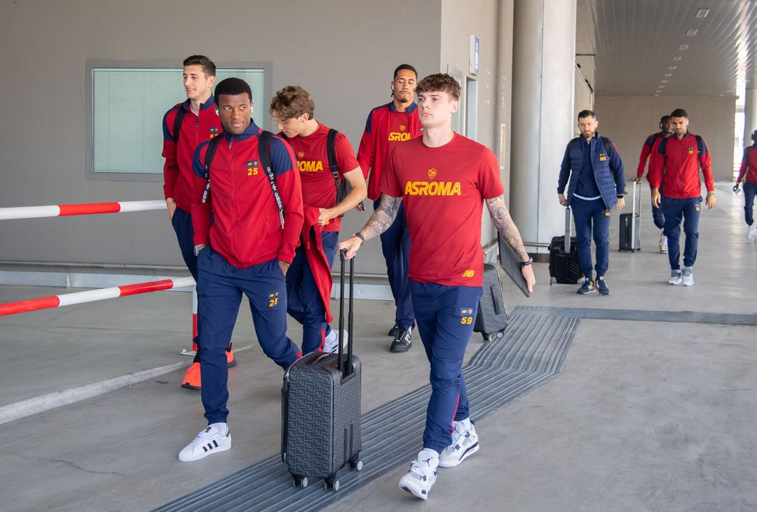 Roma in viaggio verso Leverkusen: presenti Dybala e gli indisponibili – FOTO GALLERY - immagine 26
