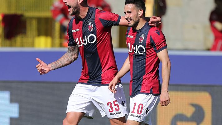 BOLOGNA, ITALY - APRIL 27: Nicola Sansone (R) of Bologna FC celebrates after scoring a goal during the Serie A match between Bologna FC and Empoli at Stadio Renato Dall'Ara on April 27, 2019 in Bologna, Italy.  (Photo by Gabriele Maltinti/Getty Images) 