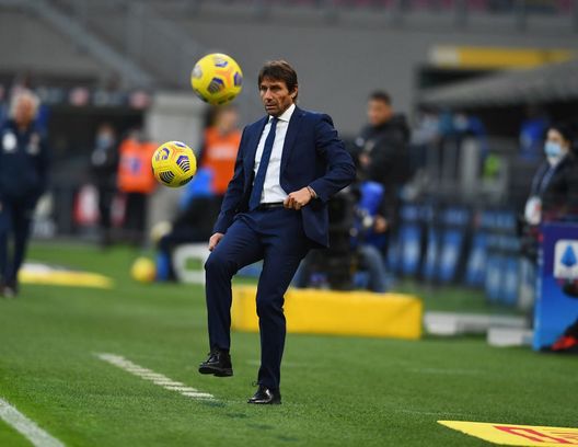  MILAN, ITALY - NOVEMBER 22: Head coach of FC Internazionale Antonio Conte reacts during the Serie A match between FC Internazionale and Torino FC at Stadio Giuseppe Meazza on November 22, 2020 in Milan, Italy. (Photo by Claudio Villa - Inter/Inter via Getty Images) 