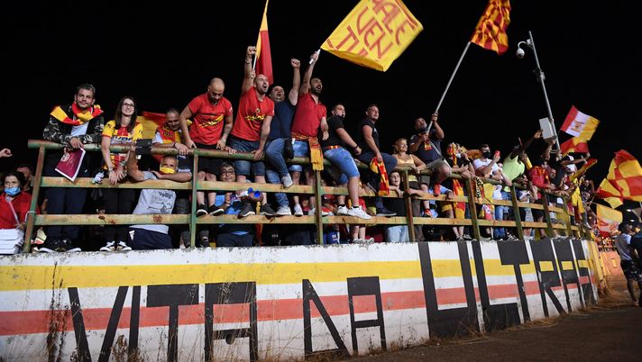 Furia Benevento, Tifosi Fuori Dallo Stadio. Il D.s. A Muso Duro Con ...