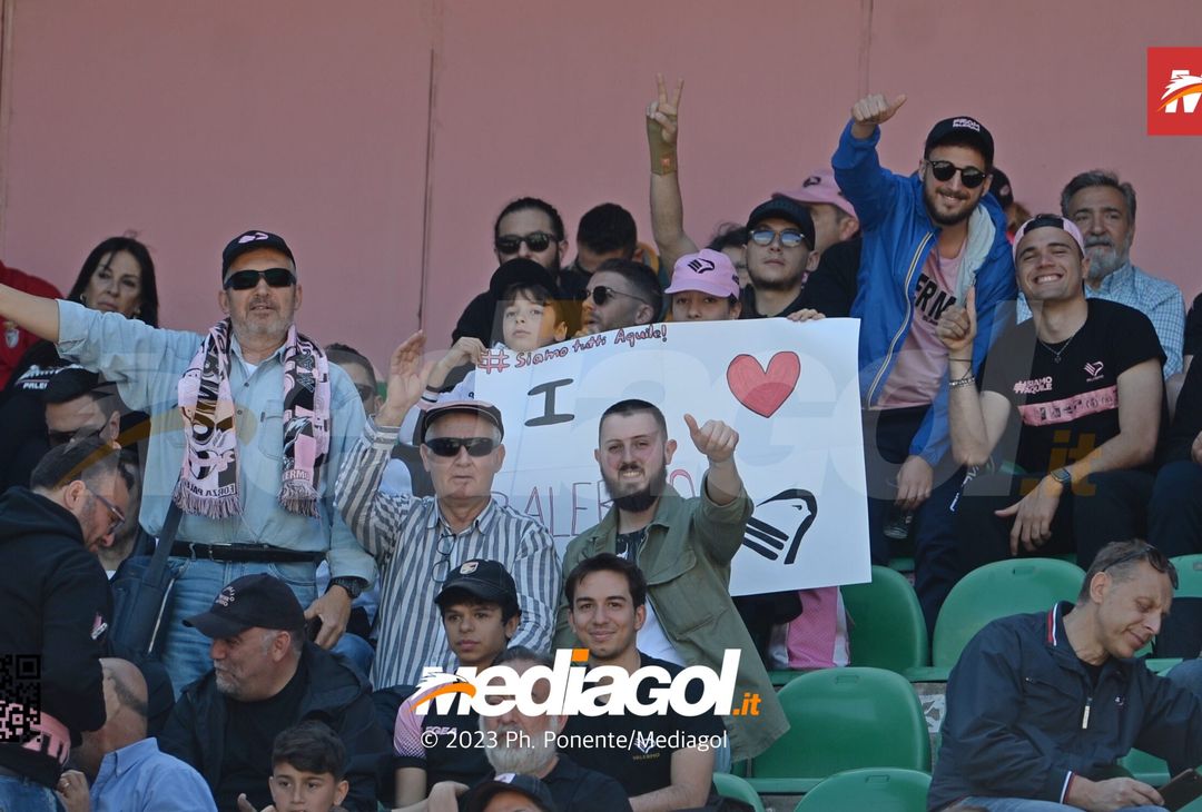 FOTOTIFO Palermo-Spal 2-1, gli scatti ai tifosi al “Renzo Barbera” (GALLERY) - immagine 6