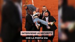 VIDEO / Donna si incatena alla rete: l’invasione di campo durante Cilic-Ruud