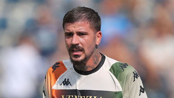EMPOLI, ITALY - SEPTEMBER 11: Antonio Junior Vacca of Venezia FC in action during the Serie A match between Empoli FC and Venezia FC at Stadio Carlo Castellani on September 11, 2021 in Empoli, Italy. (Photo by Gabriele Maltinti/Getty Images) Venezia, Vacca recupera per la Juve: il suo messaggio per ringraziare Zanetti - immagine 1