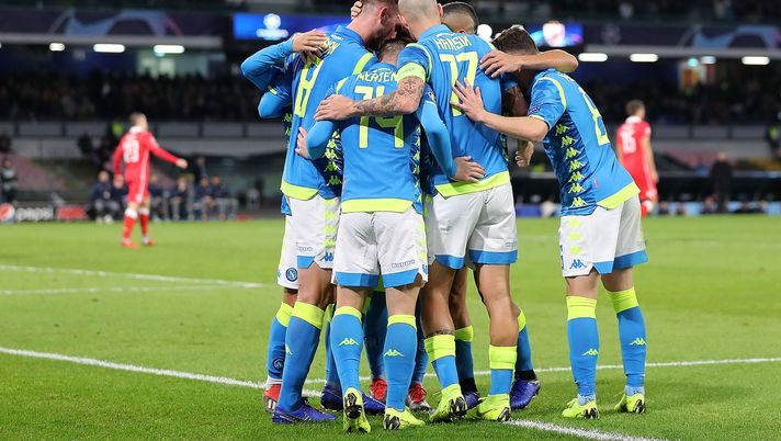 Champions League, Napoli-Stella Rossa 3-1: Hamsik e doppio Mertens, ma gli ottavi sono rimandati. Il commento Champions League, Napoli-Stella Rossa 3-1: Hamsik e doppio Mertens, ma gli ottavi sono rimandati. Il commento