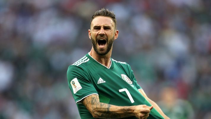 MOSCOW, RUSSIA - JUNE 17: Miguel Layun of Mexico reacts during the 2018 FIFA World Cup Russia group F match between Germany and Mexico at Luzhniki Stadium on June 17, 2018 in Moscow, Russia. (Photo by Clive Rose/Getty Images) Messico: fa la foto con Layun, ma lo scambia per un cantante! - immagine 1