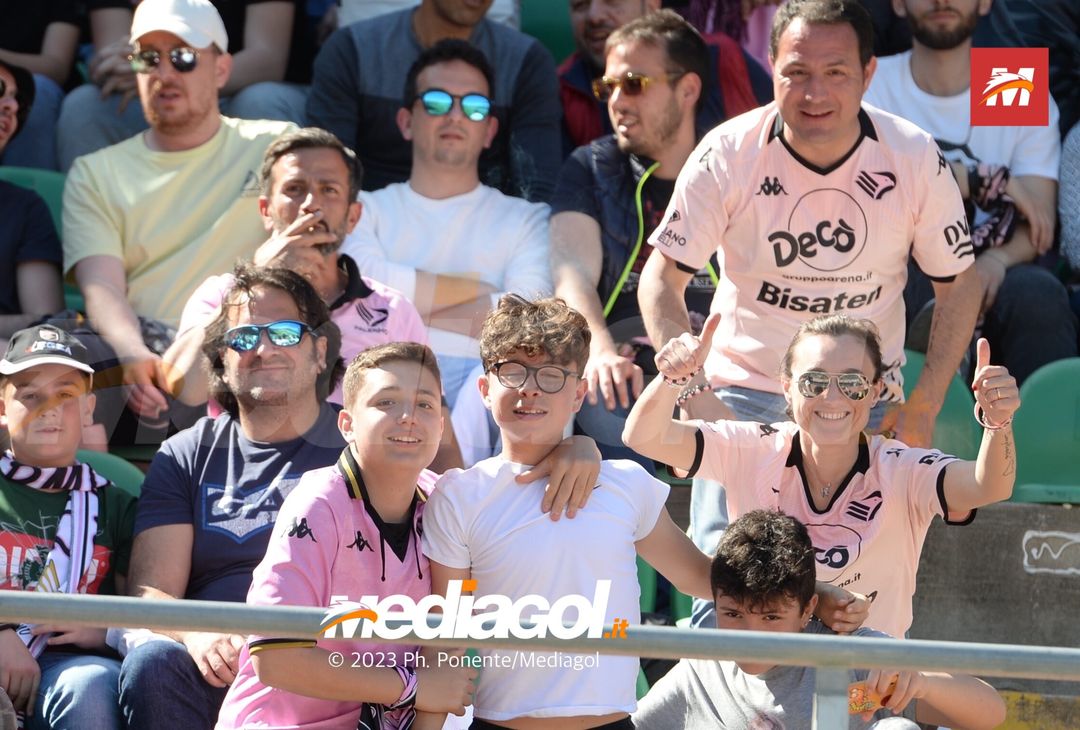 FOTOTIFO Palermo-Spal 2-1, gli scatti ai tifosi al “Renzo Barbera” (GALLERY) - immagine 62