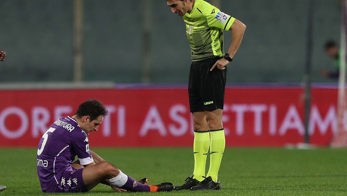 FLORENCE, ITALY - FEBRUARY 19: Giacomo Bonaventura of ACF Fiorentina and Giampaolo Calvarese referee during the Serie A match between ACF Fiorentina  and Spezia Calcio at Stadio Artemio Franchi on February 19, 2021 in Florence, Italy.  (Photo by Gabriele Maltinti/Getty Images) 