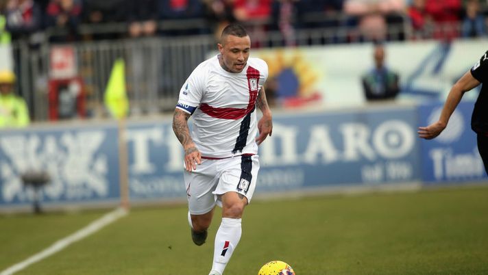 CAGLIARI, ITALY - JANUARY 11:   Radja Nainggolan  of Cagliari looks on  during the Serie A match between Cagliari Calcio and AC Milan at Sardegna Arena on January 11, 2020 in Cagliari, Italy.  (Photo by Enrico Locci/Getty Images) 