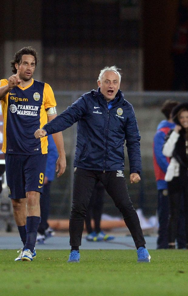 VERONA, ITALY - MARCH 15: Head coach of Hellas Verona FC Andrea Mandorlini celebrates victory after the during the Serie A match between Hellas Verona FC and SSC Napoli at Stadio Marc'Antonio Bentegodi on March 15, 2015 in Verona, Italy. (Photo by Dino Panato/Getty Images) VERONA, ITALY - MARCH 15: Head coach of Hellas Verona FC Andrea Mandorlini celebrates victory after the during the Serie A match between Hellas Verona FC and SSC Napoli at Stadio Marc'Antonio Bentegodi on March 15, 2015 in Verona, Italy. (Photo by Dino Panato/Getty Images)