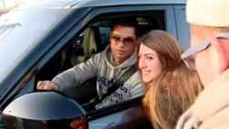 VIDEO / La tifosa non resiste e dopo la foto bacia Cristiano Ronaldo