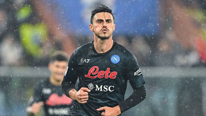 GENOA, ITALY - JANUARY 8: Eljif Elmas of Napoli (R) celebrates after scoring a goal on a penalty kick during the Serie A match between UC Sampdoria and SSC Napoli at Stadio Luigi Ferraris on January 8, 2023 in Genoa, Italy. (Photo by Simone Arveda/Getty Images) Elmas: “Ero sicuro di fare gol al mio primo rigore, chi si sente bene lo tira” - immagine 1