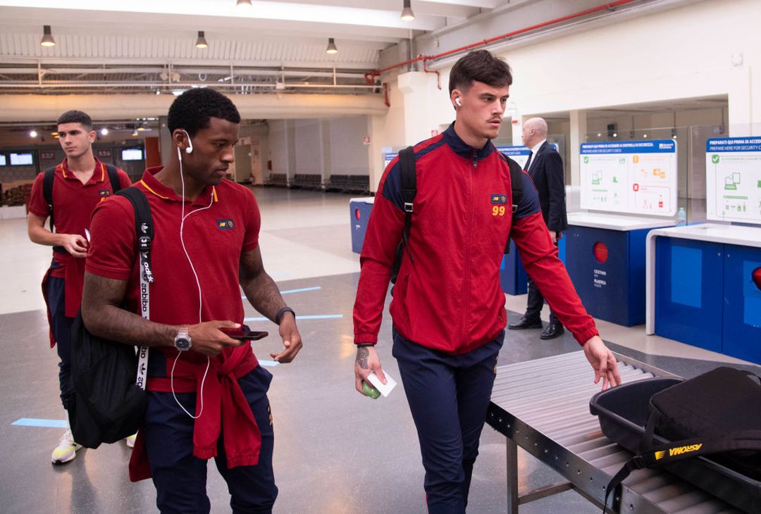 La Roma in partenza verso Firenze – FOTO GALLERY - immagine 35