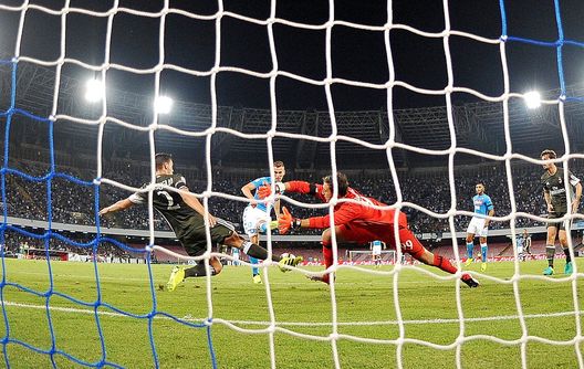  Il primo gol di Arkadiusz Milik del Napoli contro il Milan (credits: GETTY Images) 