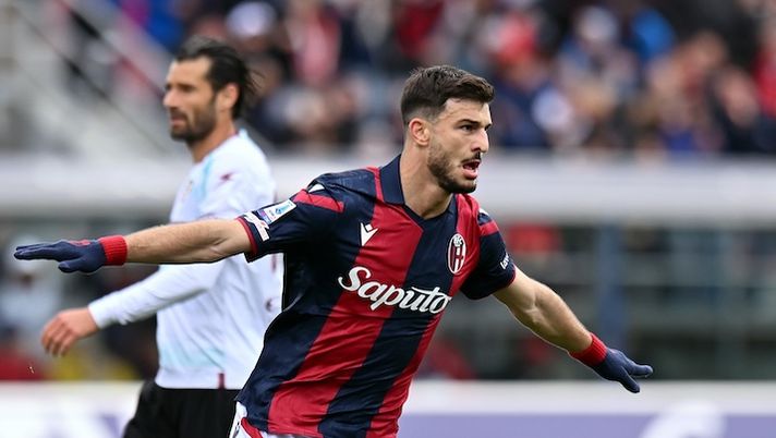 BOLOGNA, ITALY - APRIL 01: Riccardo Orsolini of Bologna FC celebrates after scoring his team's first goal during the Serie A TIM match between Bologna FC and US Salernitana at Stadio Renato Dall'Ara on April 01, 2024 in Bologna, Italy. (Photo by Alessandro Sabattini/Getty Images) I voti di Bologna-Salernitana per il fanta: da Orsolini e Zirkzee a Candreva e Bradaric - immagine 1