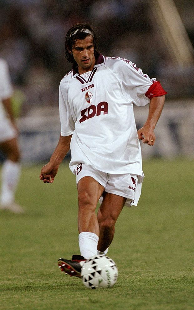 Mandatory Credit: Claudio Villa /Allsport Gigi Lentini: “Il Milan può solo migliorare, per Ibra un posto c’è sempre…”- immagine 2