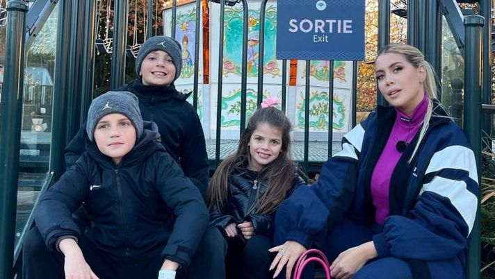 SOCIAL/ Wanda in giro per Parigi con i suoi figli: “Li amo tanto” - immagine 1