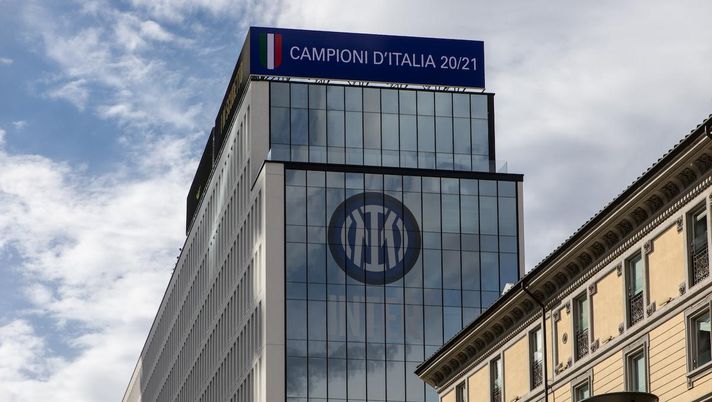 Plusvalenze, Guardia di Finanza acquisisce documenti in sede Inter su 2017/2019 - immagine 1