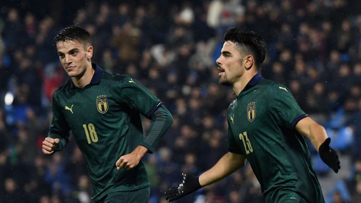 FERRARA, ITALY - NOVEMBER 16:  Riccardo Sottil of Italy U21  celebrates after scoring the opening goal during the UEFA U21 European Championship Qualifier match between Italy and Iceland at Stadio Paolo Mazza on November 16, 2019 in Ferrara, .  (Photo by Alessandro Sabattini/Getty Images) 