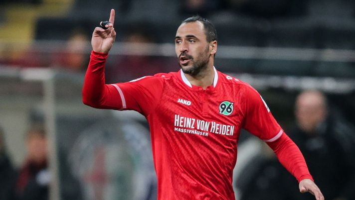 FRANKFURT AM MAIN, GERMANY - MARCH 19:  Hugo Almeida of Hannover gestures during the Bundesliga match between Eintracht Frankfurt and Hannover 96 at Commerzbank-Arena on March 19, 2016 in Frankfurt am Main, Germany.  (Photo by Simon Hofmann/Bongarts/Getty Images) 