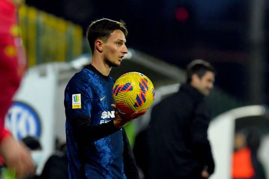 SESTO SAN GIOVANNI, ITALY - DECEMBER 01: Kristian Dervishi of FC Internazionale looks on during the Primavera 1 Timvision Cup match between FC Internazionale U19 and US Sassuolo U19 at Stadio Breda on December 01, 2021 in Sesto San Giovanni, Italy. (Photo by Mattia Pistoia - Inter/Inter via Getty Images) FCIN1908 – Inter, niente prestito per il 2003 Dervishi. Rimarrà nella Primavera di Chivu- immagine 2