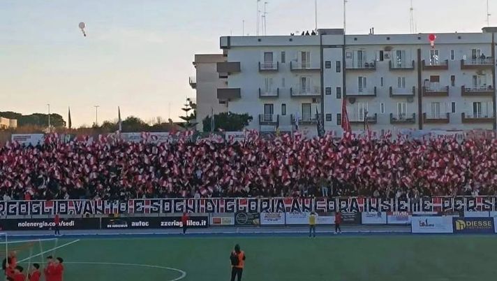Molfetta, c’è il derby ma non i tifosi: solo 19 biglietti venduti, la protesta “Non sudate la maglia” Molfetta, c’è il derby ma non i tifosi: solo 19 biglietti venduti, la protesta “Non sudate la maglia” - immagine 1