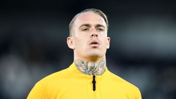 LA SPEZIA, ITALY - FEBRUARY 27: Rick Karsdorp of AS Roma looks on during the Serie A match between Spezia Calcio and AS Roma at Stadio Alberto Picco on February 27, 2022 in La Spezia, Italy. (Photo by Alessandro Sabattini/Getty Images) La novità Karsdorp e le ultime su Pellegrini: tutto sulla formazione della Roma - immagine 1