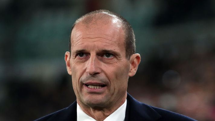 TURIN, ITALY - NOVEMBER 06: Massimiliano Allegri, Head Coach of Juventus looks on prior to the Serie A match between Juventus and FC Internazionale at on November 06, 2022 in Turin, Italy. (Photo by Emilio Andreoli/Getty Images) Allegri: “La scelta in porta! La verità su Vlahovic, Chiesa, Milik, Paredes, Di Maria, McKennie…” - immagine 1