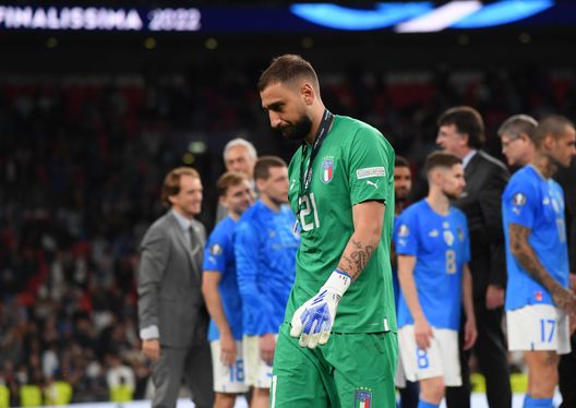 LONDON, ENGLAND - JUNE 01: Gianluigi Donnarumma of Italy reacts during the award ceremony after losing the Finalissima 2022 match between Argentina and Italy at Wembley Stadium on June 01, 2022 in London, England. (Photo by Claudio Villa/Getty Images) La FIFA contro il cyberbullismo: “Troppi calciatori insultati via social”- immagine 2
