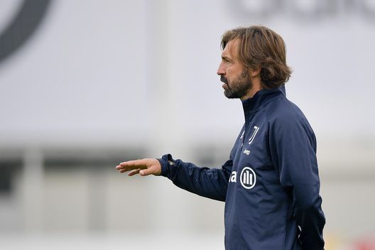 L'allenatore della Juventus Andrea Pirlo in allenamento L'allenatore della Juventus Andrea Pirlo in allenamento