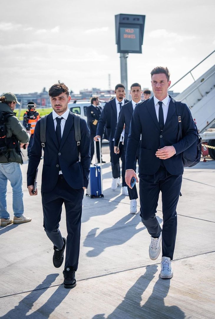 L'arrivo dei calciatori blaugrana all'aeroporto di Capodichino