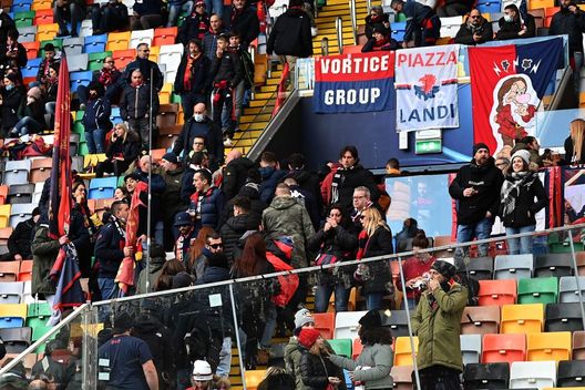 (Photo by Alessandro Sabattini/Getty Images) Mobilitazione derby: tutti i tifosi del Genoa in piazza De Ferrari- immagine 2