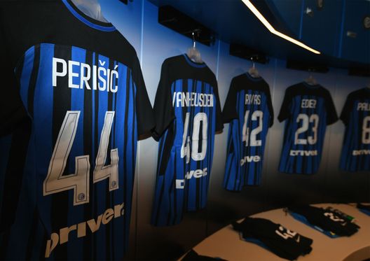 MILAN, ITALY - MAY 28: A general view of the FC Internazionale dressing room prior to the Serie A match between FC Internazionale and Udinese Calcio at Stadio Giuseppe Meazza on May 28, 2017 in Milan, Italy. (Photo by Claudio Villa - Inter/Inter via Getty Images) MILAN, ITALY - MAY 28: A general view of the FC Internazionale dressing room prior to the Serie A match between FC Internazionale and Udinese Calcio at Stadio Giuseppe Meazza on May 28, 2017 in Milan, Italy. (Photo by Claudio Villa - Inter/Inter via Getty Images)