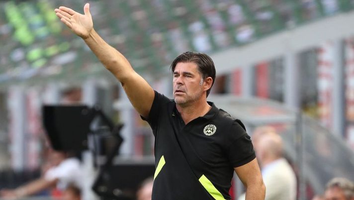 MILAN, ITALY - AUGUST 13: Udinese Calcio coach Andrea Sottil issues instructions to his players during the Serie A match between AC MIlan and Udinese Calcio at Stadio Giuseppe Meazza on August 13, 2022 in Milan, . (Photo by Marco Luzzani/Getty Images) Sottil: “Udogie e Arslan a disposizione. Ho visto un altro Beto e non dimentichiamo che…” - immagine 1