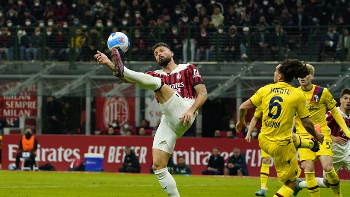 MILAN, ITALY - APRIL 04: Olivier Giroud of AC Milan kicks the ball during the Serie A match between AC Milan and Bologna FC at Stadio Giuseppe Meazza on April 04, 2022 in Milan, Italy. (Photo by Pier Marco Tacca/AC Milan via Getty Images)