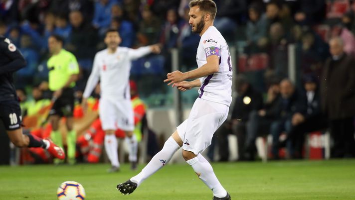 CAGLIARI, ITALY - MARCH 15:  German Pezzella of Fiorentina in action during the Serie A match between Cagliari and ACF Fiorentina at Sardegna Arena on March 15, 2019 in Cagliari, Italy.  (Photo by Enrico Locci/Getty Images) 