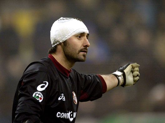 02 Feb 2002: Luca Bucci of Torino in action during the Serie A match between Inter Milan and Torino, played at the Giuseppe Meazza Stadium, San Siro, Milan. DIGITAL IMAGE Mandatory Credit: Grazia Neri/ALLSPORT 02 Feb 2002: Luca Bucci of Torino in action during the Serie A match between Inter Milan and Torino, played at the Giuseppe Meazza Stadium, San Siro, Milan. DIGITAL IMAGE Mandatory Credit: Grazia Neri/ALLSPORT