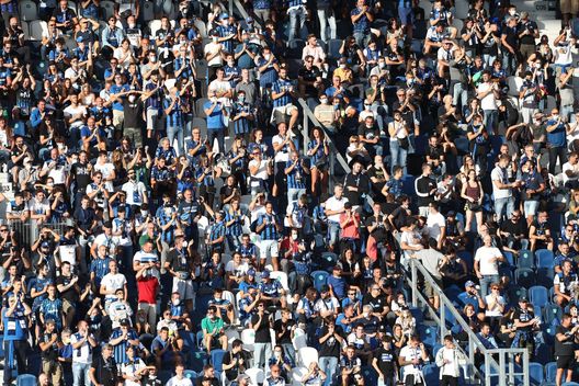 (Photo by Marco Luzzani/Getty Images) Atalanta, niente squalifica per la curva bergamasca dopo l’attacco a Reina- immagine 2