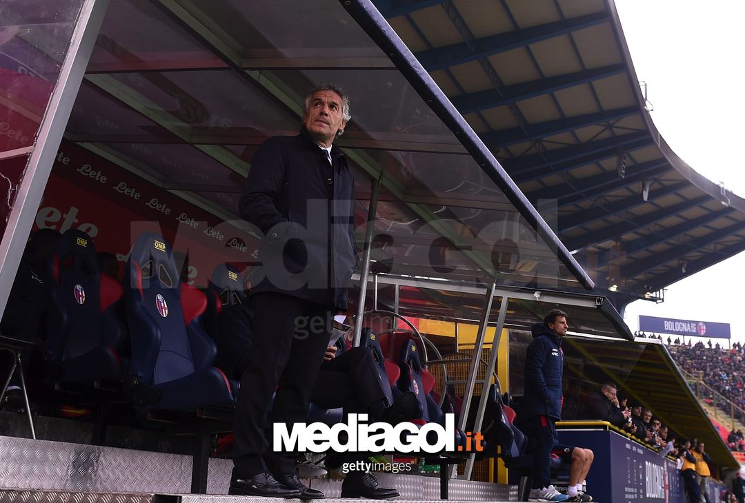  BOLOGNA, ITALY - NOVEMBER 20:  Head coach Roberto Donadoni of Bologna looks on during the Serie A match between Bologna FC and US Citta di Palermo at Stadio Renato Dall'Ara on November 20, 2016 in Bologna, Italy.  (Photo by Tullio M. Puglia/Getty Images) 